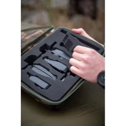 Etui Fox Camolite Mini Micron -Pêche Rabais Boutique CLU452 Fox Camolite Mini Micron Case in use 4 550x550h